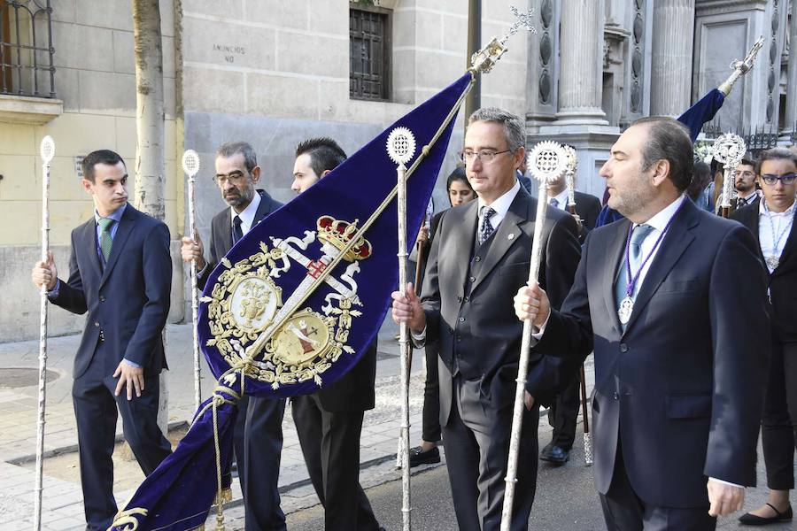 Faltaban escasos minutos para las tres de la tarde cuando la dolorosa que hace trescientos años tallara Risueño llegaba al altar donde será coronada canónicamente la mañana de este sábado 13 de octubre