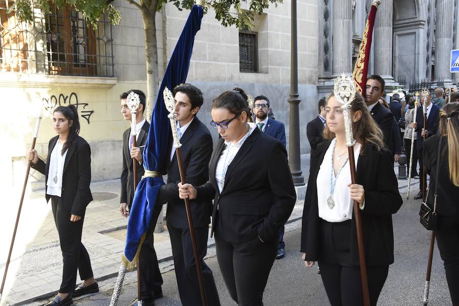 Faltaban escasos minutos para las tres de la tarde cuando la dolorosa que hace trescientos años tallara Risueño llegaba al altar donde será coronada canónicamente la mañana de este sábado 13 de octubre