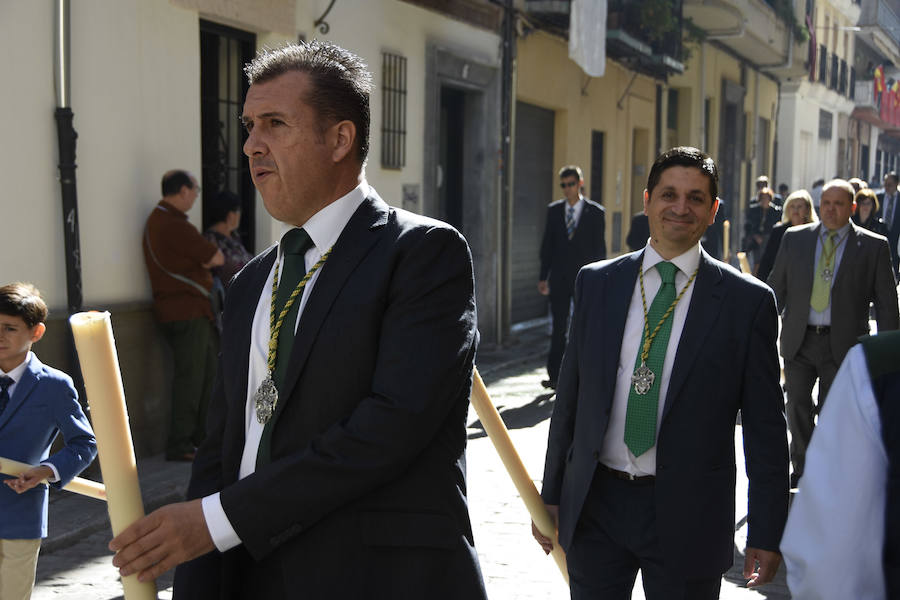 Faltaban escasos minutos para las tres de la tarde cuando la dolorosa que hace trescientos años tallara Risueño llegaba al altar donde será coronada canónicamente la mañana de este sábado 13 de octubre