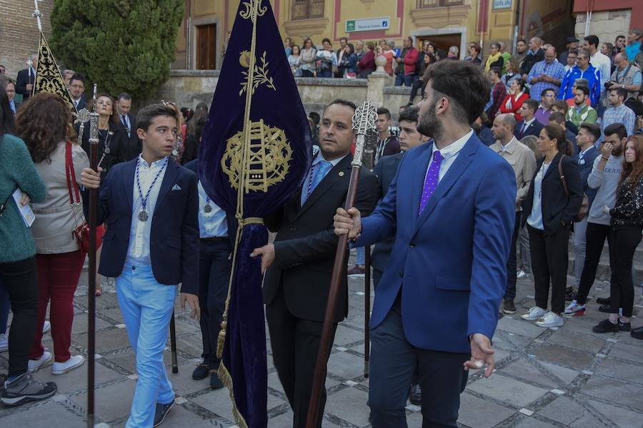 Faltaban escasos minutos para las tres de la tarde cuando la dolorosa que hace trescientos años tallara Risueño llegaba al altar donde será coronada canónicamente la mañana de este sábado 13 de octubre