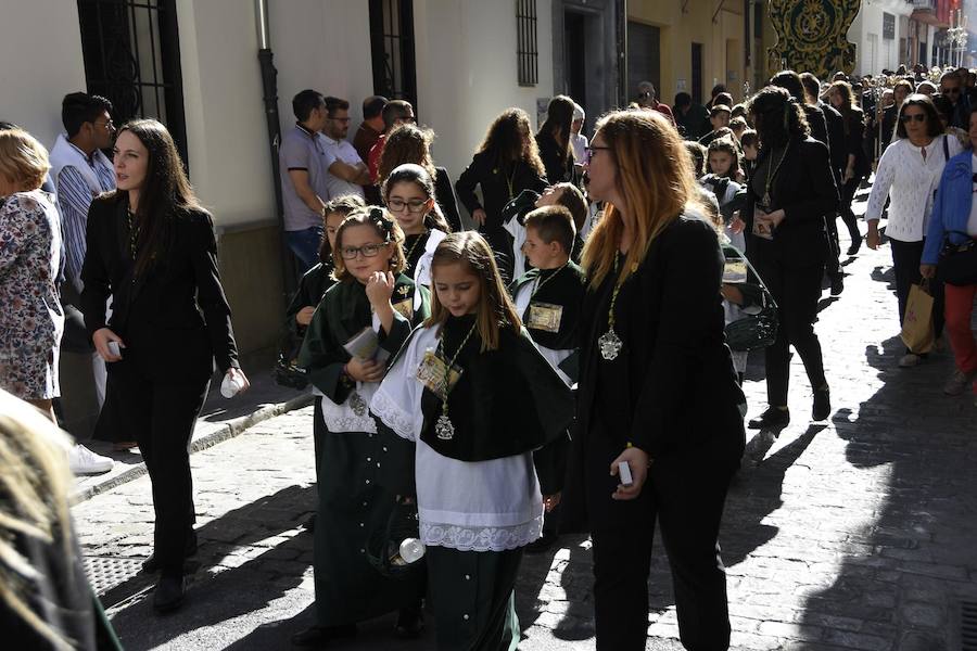 Faltaban escasos minutos para las tres de la tarde cuando la dolorosa que hace trescientos años tallara Risueño llegaba al altar donde será coronada canónicamente la mañana de este sábado 13 de octubre