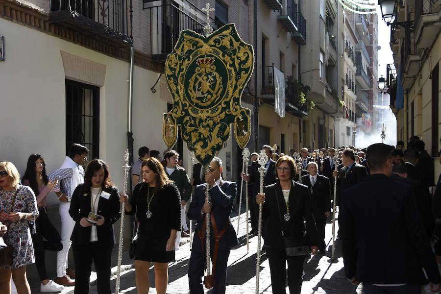 Faltaban escasos minutos para las tres de la tarde cuando la dolorosa que hace trescientos años tallara Risueño llegaba al altar donde será coronada canónicamente la mañana de este sábado 13 de octubre