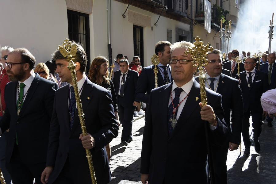 Faltaban escasos minutos para las tres de la tarde cuando la dolorosa que hace trescientos años tallara Risueño llegaba al altar donde será coronada canónicamente la mañana de este sábado 13 de octubre