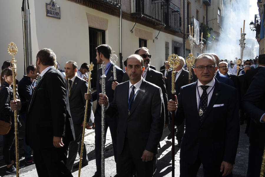 Faltaban escasos minutos para las tres de la tarde cuando la dolorosa que hace trescientos años tallara Risueño llegaba al altar donde será coronada canónicamente la mañana de este sábado 13 de octubre