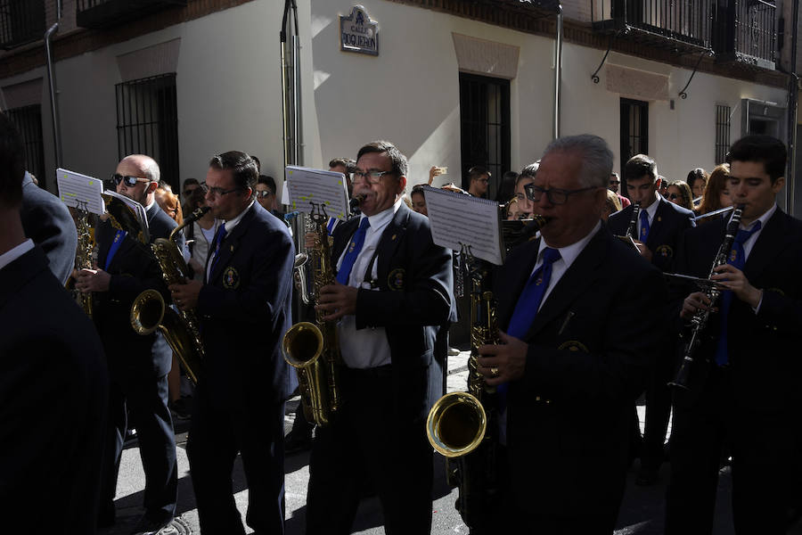 Faltaban escasos minutos para las tres de la tarde cuando la dolorosa que hace trescientos años tallara Risueño llegaba al altar donde será coronada canónicamente la mañana de este sábado 13 de octubre