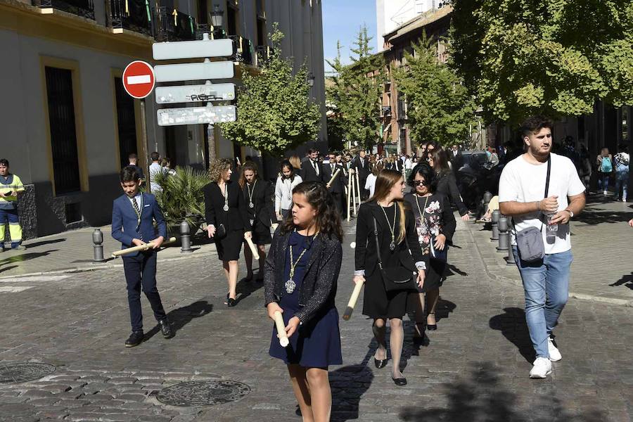 Faltaban escasos minutos para las tres de la tarde cuando la dolorosa que hace trescientos años tallara Risueño llegaba al altar donde será coronada canónicamente la mañana de este sábado 13 de octubre