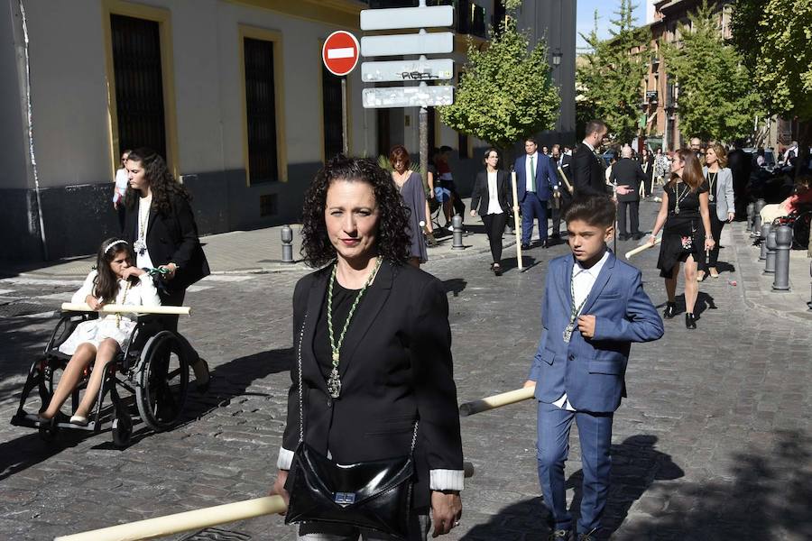 Faltaban escasos minutos para las tres de la tarde cuando la dolorosa que hace trescientos años tallara Risueño llegaba al altar donde será coronada canónicamente la mañana de este sábado 13 de octubre