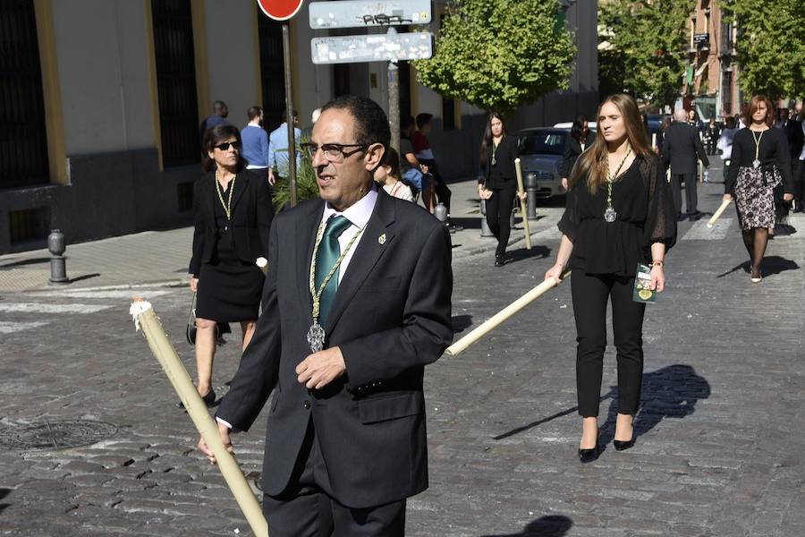 Faltaban escasos minutos para las tres de la tarde cuando la dolorosa que hace trescientos años tallara Risueño llegaba al altar donde será coronada canónicamente la mañana de este sábado 13 de octubre