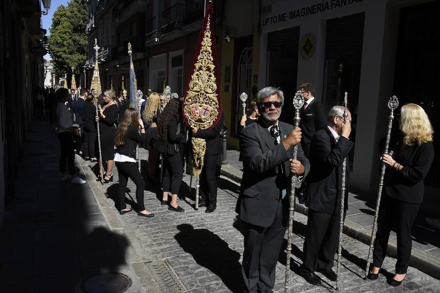 Faltaban escasos minutos para las tres de la tarde cuando la dolorosa que hace trescientos años tallara Risueño llegaba al altar donde será coronada canónicamente la mañana de este sábado 13 de octubre