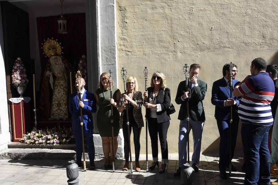 Faltaban escasos minutos para las tres de la tarde cuando la dolorosa que hace trescientos años tallara Risueño llegaba al altar donde será coronada canónicamente la mañana de este sábado 13 de octubre