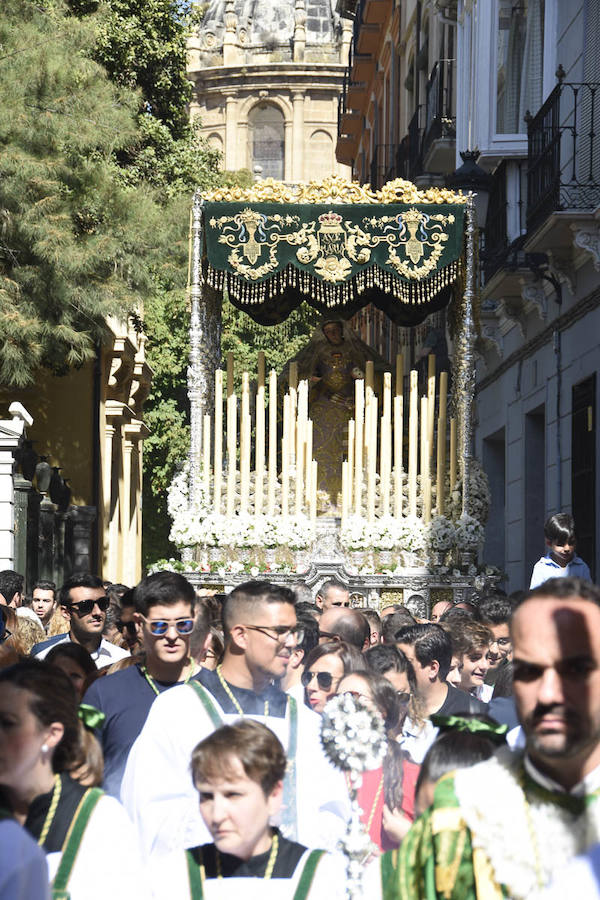 Faltaban escasos minutos para las tres de la tarde cuando la dolorosa que hace trescientos años tallara Risueño llegaba al altar donde será coronada canónicamente la mañana de este sábado 13 de octubre