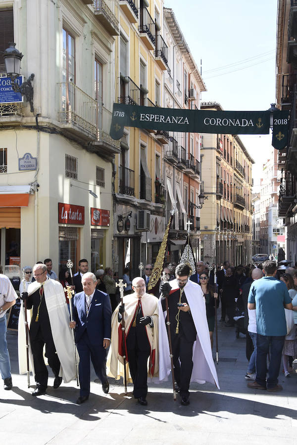 Faltaban escasos minutos para las tres de la tarde cuando la dolorosa que hace trescientos años tallara Risueño llegaba al altar donde será coronada canónicamente la mañana de este sábado 13 de octubre