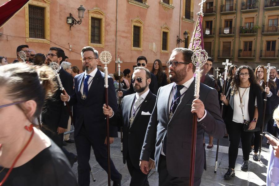 Faltaban escasos minutos para las tres de la tarde cuando la dolorosa que hace trescientos años tallara Risueño llegaba al altar donde será coronada canónicamente la mañana de este sábado 13 de octubre