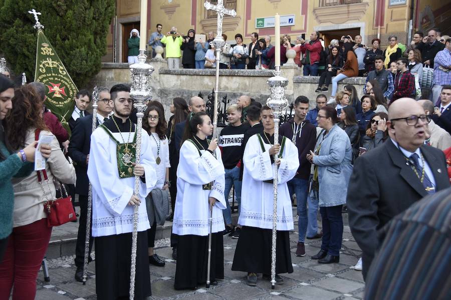 Faltaban escasos minutos para las tres de la tarde cuando la dolorosa que hace trescientos años tallara Risueño llegaba al altar donde será coronada canónicamente la mañana de este sábado 13 de octubre