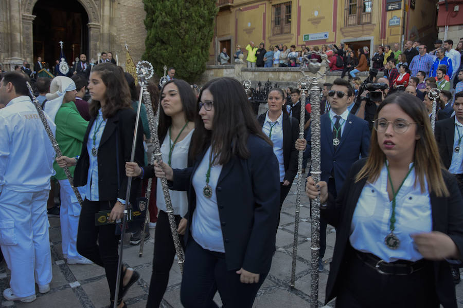 Faltaban escasos minutos para las tres de la tarde cuando la dolorosa que hace trescientos años tallara Risueño llegaba al altar donde será coronada canónicamente la mañana de este sábado 13 de octubre