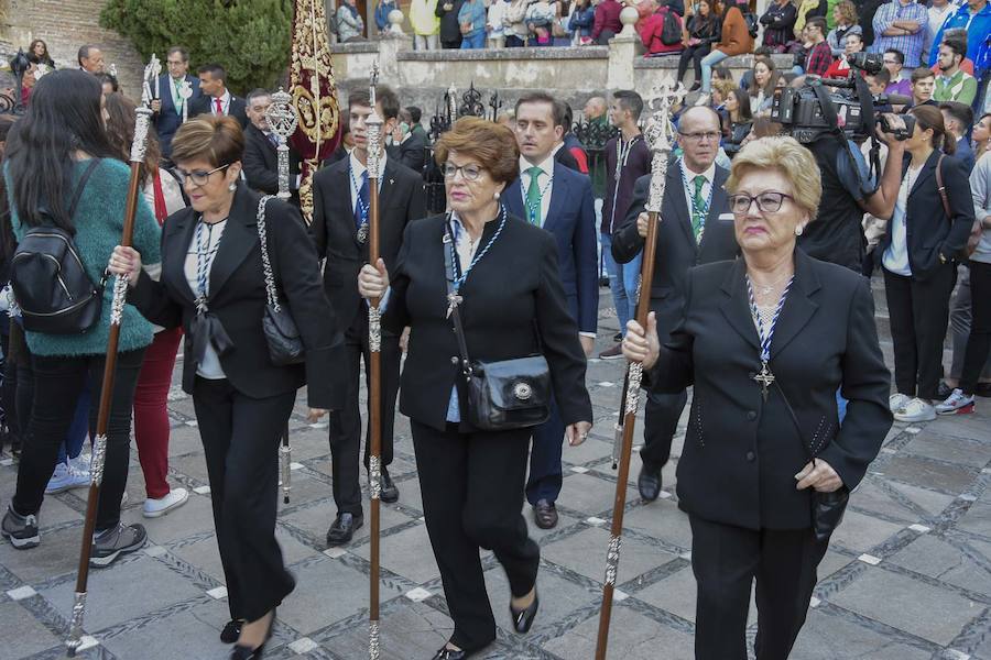 Faltaban escasos minutos para las tres de la tarde cuando la dolorosa que hace trescientos años tallara Risueño llegaba al altar donde será coronada canónicamente la mañana de este sábado 13 de octubre