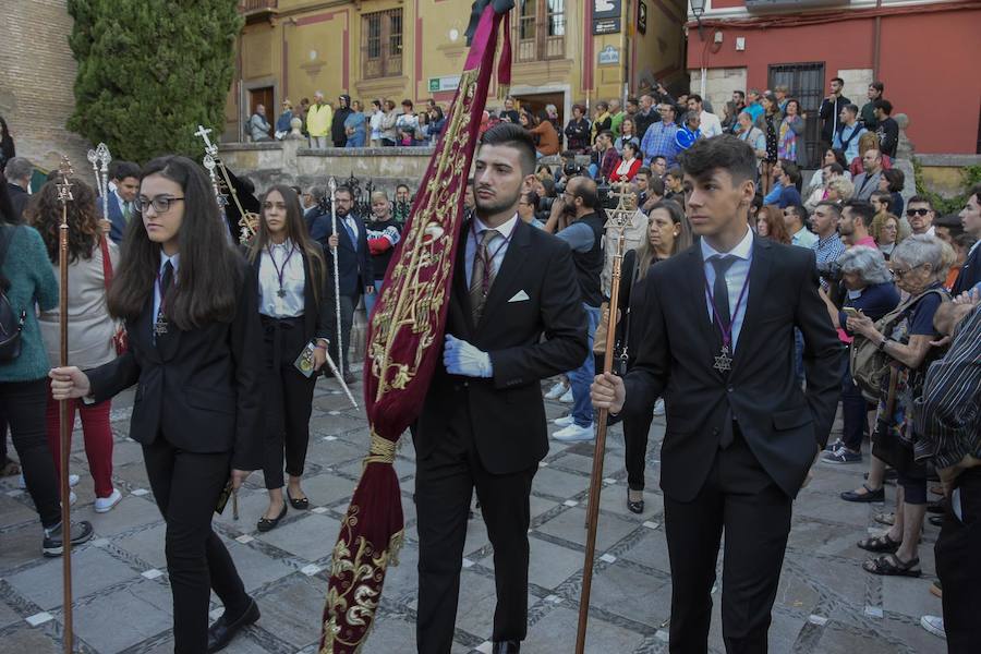 Faltaban escasos minutos para las tres de la tarde cuando la dolorosa que hace trescientos años tallara Risueño llegaba al altar donde será coronada canónicamente la mañana de este sábado 13 de octubre