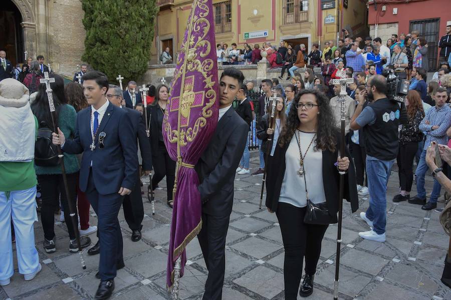 Faltaban escasos minutos para las tres de la tarde cuando la dolorosa que hace trescientos años tallara Risueño llegaba al altar donde será coronada canónicamente la mañana de este sábado 13 de octubre