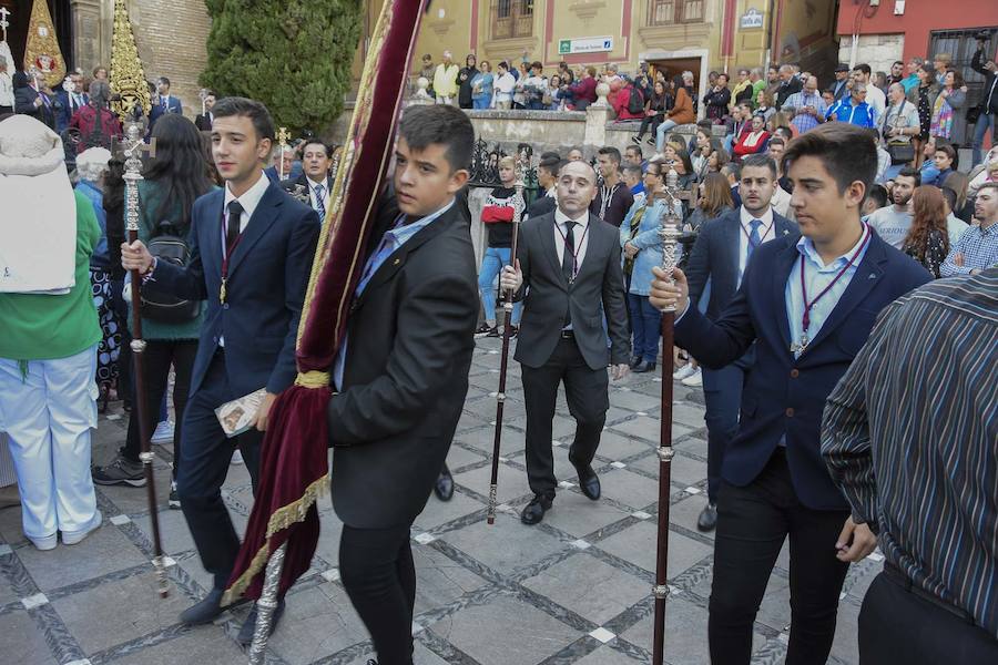 Faltaban escasos minutos para las tres de la tarde cuando la dolorosa que hace trescientos años tallara Risueño llegaba al altar donde será coronada canónicamente la mañana de este sábado 13 de octubre