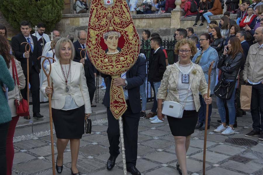 Faltaban escasos minutos para las tres de la tarde cuando la dolorosa que hace trescientos años tallara Risueño llegaba al altar donde será coronada canónicamente la mañana de este sábado 13 de octubre