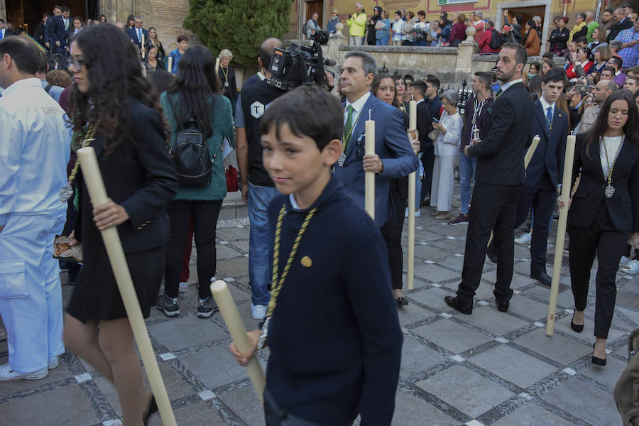 Faltaban escasos minutos para las tres de la tarde cuando la dolorosa que hace trescientos años tallara Risueño llegaba al altar donde será coronada canónicamente la mañana de este sábado 13 de octubre