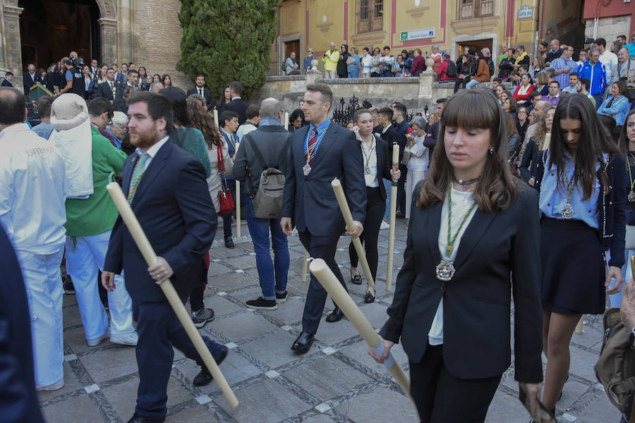 Faltaban escasos minutos para las tres de la tarde cuando la dolorosa que hace trescientos años tallara Risueño llegaba al altar donde será coronada canónicamente la mañana de este sábado 13 de octubre