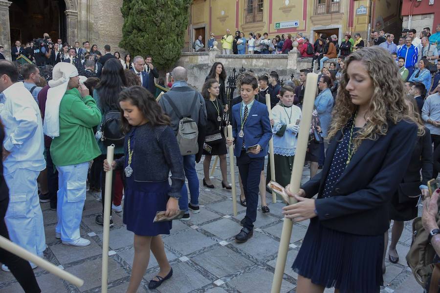 Faltaban escasos minutos para las tres de la tarde cuando la dolorosa que hace trescientos años tallara Risueño llegaba al altar donde será coronada canónicamente la mañana de este sábado 13 de octubre