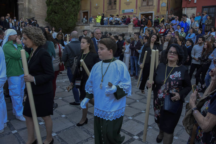 Faltaban escasos minutos para las tres de la tarde cuando la dolorosa que hace trescientos años tallara Risueño llegaba al altar donde será coronada canónicamente la mañana de este sábado 13 de octubre