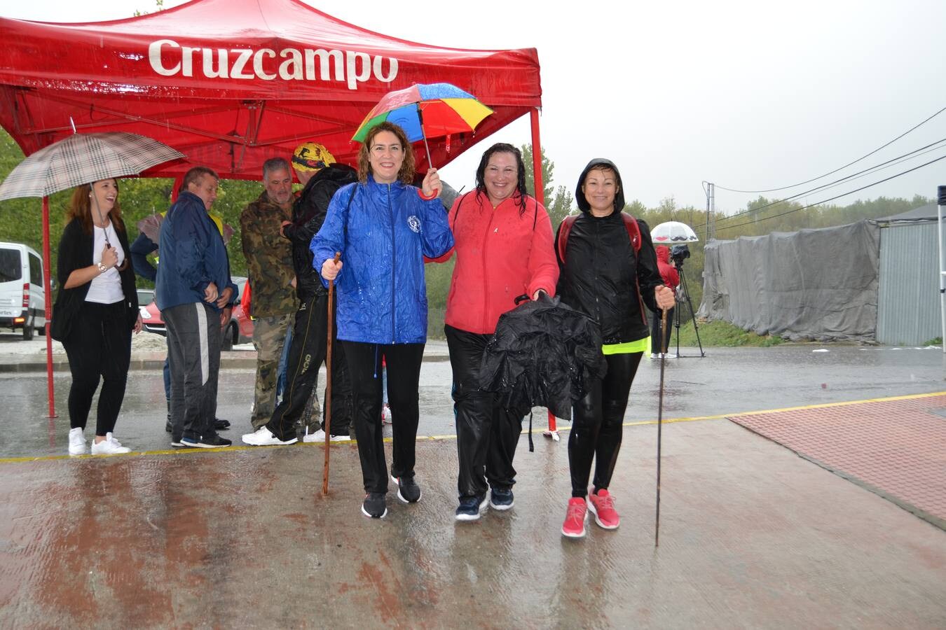 En torno a 120 personas, entre corredores de la trail, minitrail y ruta senderista participaron en la mañana del domingo en esta prueba que estuvo marcada por la intensa lluvia