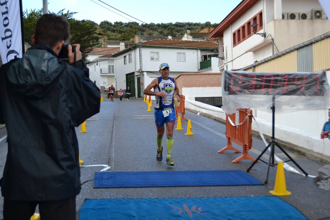 En torno a 120 personas, entre corredores de la trail, minitrail y ruta senderista participaron en la mañana del domingo en esta prueba que estuvo marcada por la intensa lluvia