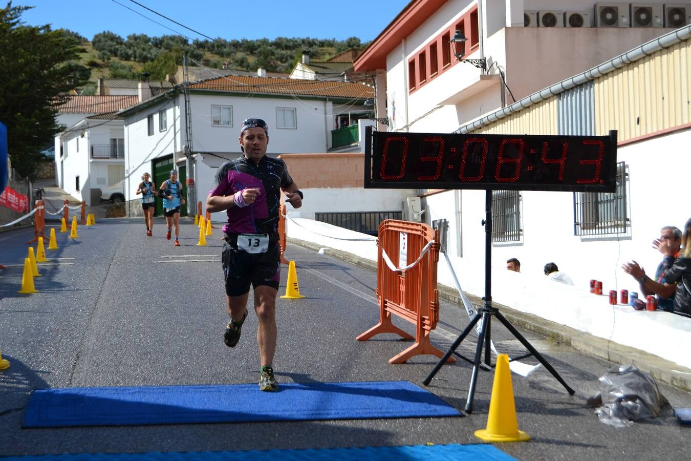 En torno a 120 personas, entre corredores de la trail, minitrail y ruta senderista participaron en la mañana del domingo en esta prueba que estuvo marcada por la intensa lluvia