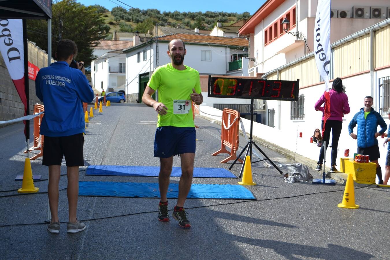 En torno a 120 personas, entre corredores de la trail, minitrail y ruta senderista participaron en la mañana del domingo en esta prueba que estuvo marcada por la intensa lluvia