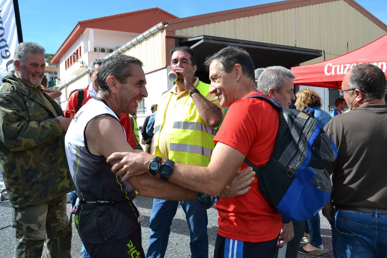 En torno a 120 personas, entre corredores de la trail, minitrail y ruta senderista participaron en la mañana del domingo en esta prueba que estuvo marcada por la intensa lluvia