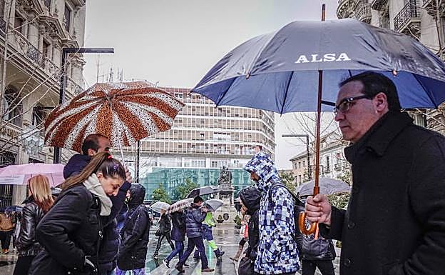 Aviso de la Aemet: llega el frío a Granada este lunes con serias opciones de agua