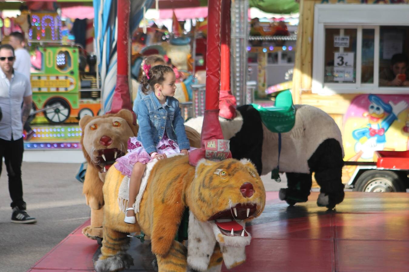 De cara a la tarde el ferial se ambientó. Las ganas de fiesta seguían ahí, aunque con más tranquilidad, que aún queda una semana por delante