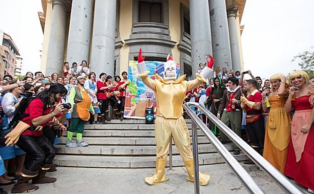 Los alumnos de Medicina se preparan para las novatadas de San Lucas