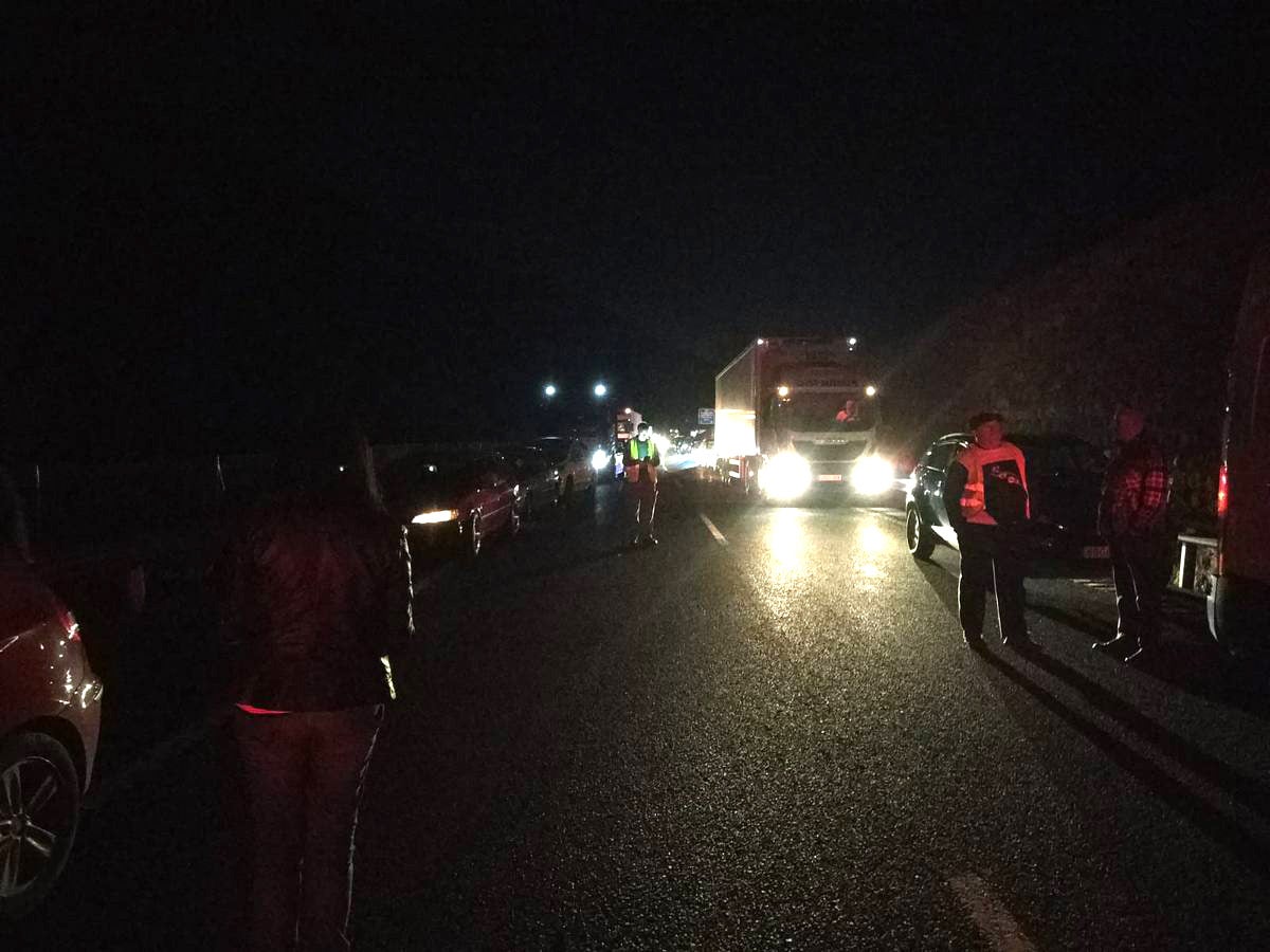 Fotos: Un fallecido en un grave accidente en la A-92 entre un turismo y una ambulancia