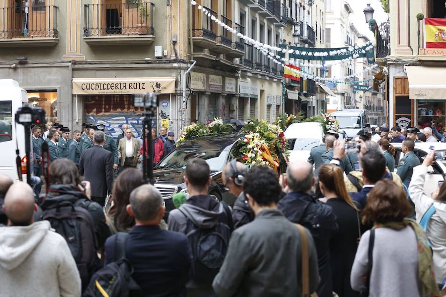 El funeral del guardia civil de 47 años que falleció en la madrugada de este pasado lunes al recibir un disparo en Huétor Vega en acto de servicio se celebra en la Catedral de la capital, con la asistencia de el ministro del Interior, Fernando Grande-Marlaska, entre otras personalidades