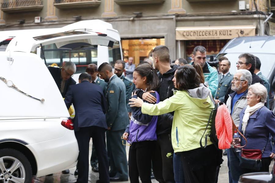 El funeral del guardia civil de 47 años que falleció en la madrugada de este pasado lunes al recibir un disparo en Huétor Vega en acto de servicio se celebra en la Catedral de la capital, con la asistencia de el ministro del Interior, Fernando Grande-Marlaska, entre otras personalidades