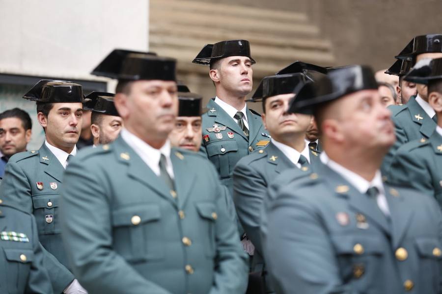 El funeral del guardia civil de 47 años que falleció en la madrugada de este pasado lunes al recibir un disparo en Huétor Vega en acto de servicio se celebra en la Catedral de la capital, con la asistencia de el ministro del Interior, Fernando Grande-Marlaska, entre otras personalidades