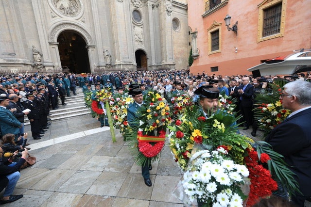 El funeral del guardia civil de 47 años que falleció en la madrugada de este pasado lunes al recibir un disparo en Huétor Vega en acto de servicio se celebra en la Catedral de la capital, con la asistencia de el ministro del Interior, Fernando Grande-Marlaska, entre otras personalidades