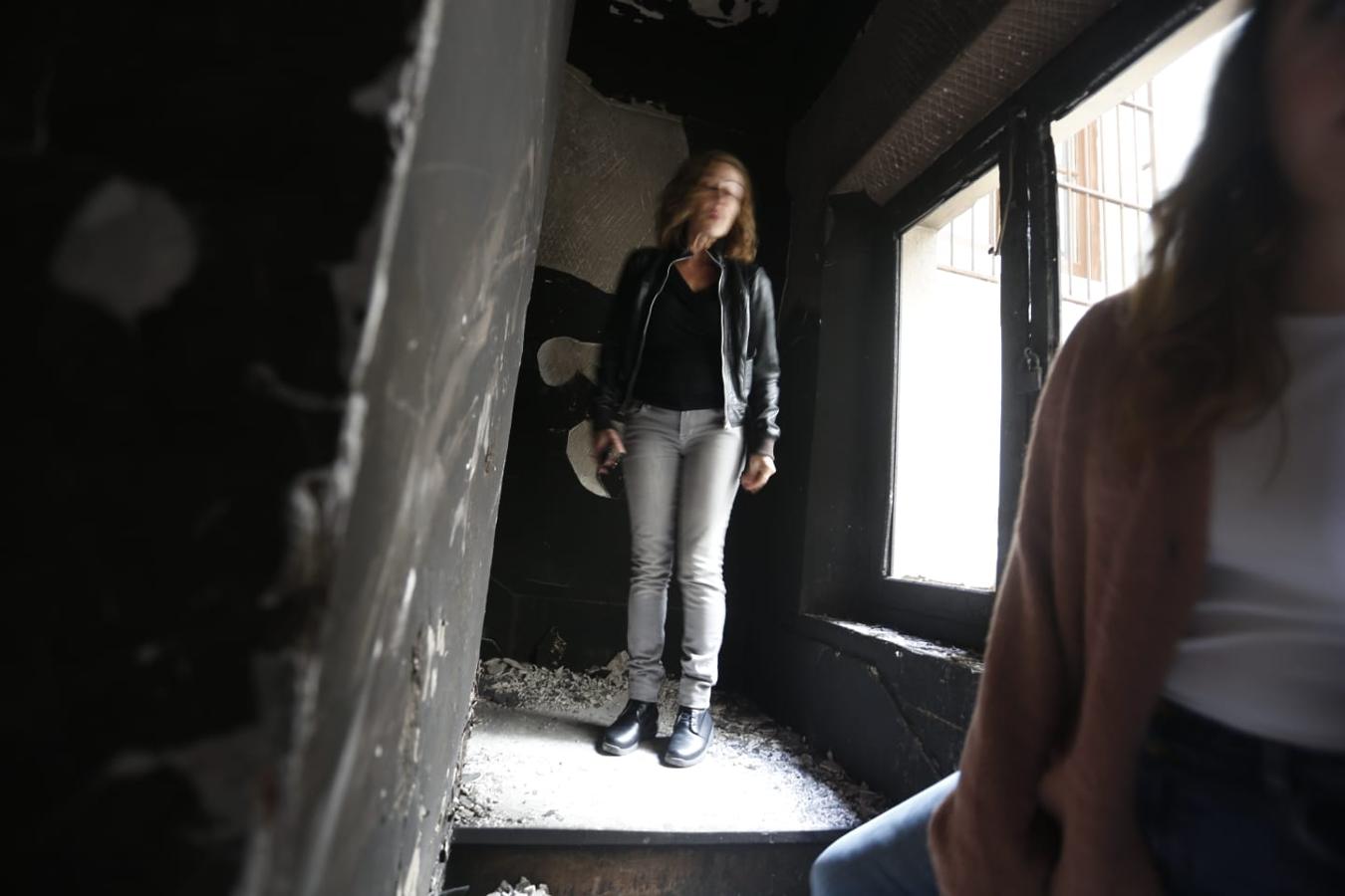 Fotos en el lugar donde se produjo el fuego que se generó en el número 2 de esta céntrica calle de la capital