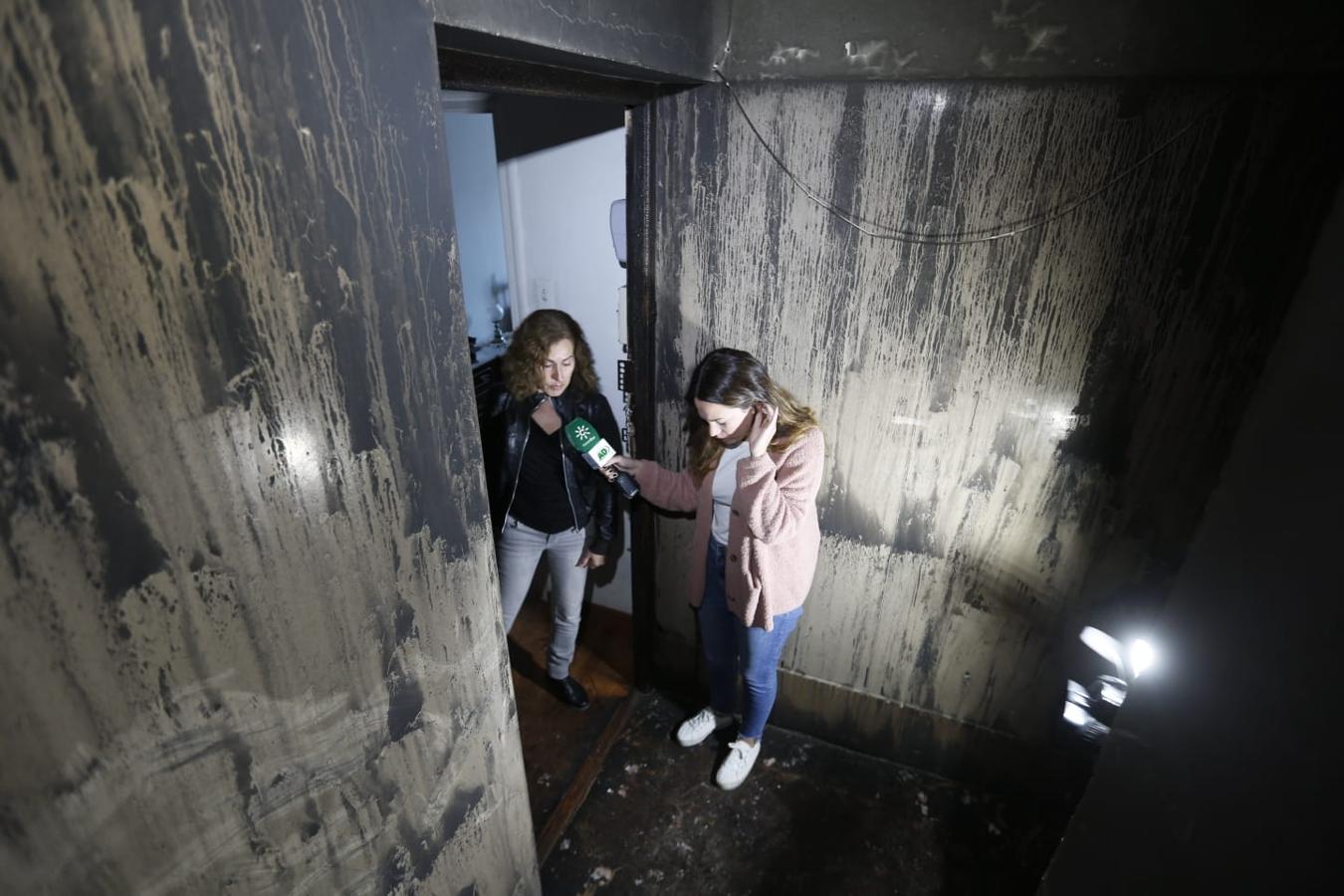 Fotos en el lugar donde se produjo el fuego que se generó en el número 2 de esta céntrica calle de la capital