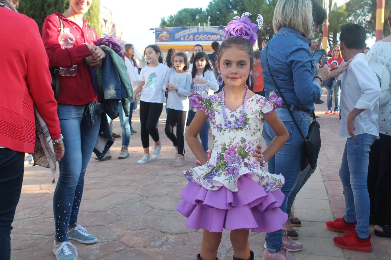 En La Vestida no estaba muy claro si sería una jornada fructífera, pero lo cierto es que lo fue: las decenas de comidas del mediodía se alargaron con las copas de la tarde, para dar paso a la noche, a la que solo llegaron los valientes. 