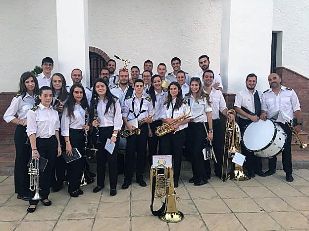 Integrantes de la Asociación Cultural y Musical Virgen de la Cabeza en las pasadas fiestas de Montejícar.