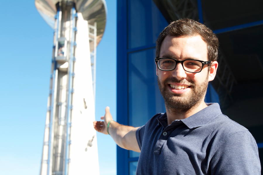 Fotografías tomadas durante la entrevista realizada a Javier Vargas (Granada, 1994) en el Parque de las Ciencias de Granada. Una entrevista en la que nos cuenta los secretos de su trabajo en El Hormiguero, cómo llegó a la televisión gracias a un whatsapp y reflexiona sobre la juventud, la importancia de la vocación, las tapas... Si te apetece leer  la entrevista completa y ver los vídeos, pincha aquí