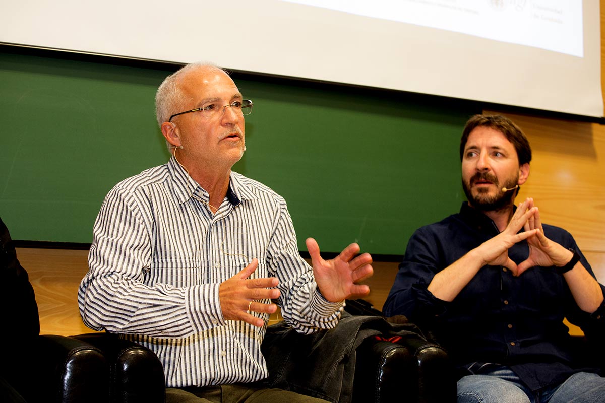 Imágenes del desarrollo del Foro IDEAL de Biodiversidad con los principales expertos en cambio global, celebrado el 18 de octubre de 2018 en la Escuela de Ingenieros de Caminos de la UGR, organizado por IDEAL y la Fundación Biodiversidad del MInisterio para la Transición Ecológica. Con Javier Sánchez, director del Parque Nacional y Natural de Sierra Nevada, Regino Zamora, catedrático de Ecología de la UGR y José Miguel Barea, Técnico de la Agencia de Medio Ambiente y Agua de Andalucía, con el periodista Juan Enrique Gómez como moderador.