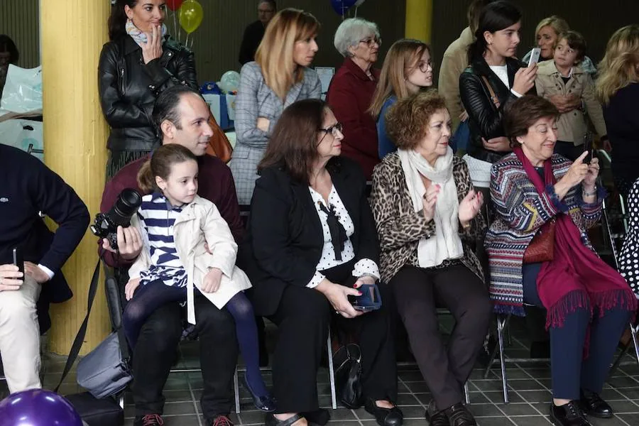 El Colegio La Presentación ha acogido este sábado un desfile infantil organizado por la Asociación Diseño y Moda, cuya recaudación va destinada al proyecto 'Pídeme La Luna'