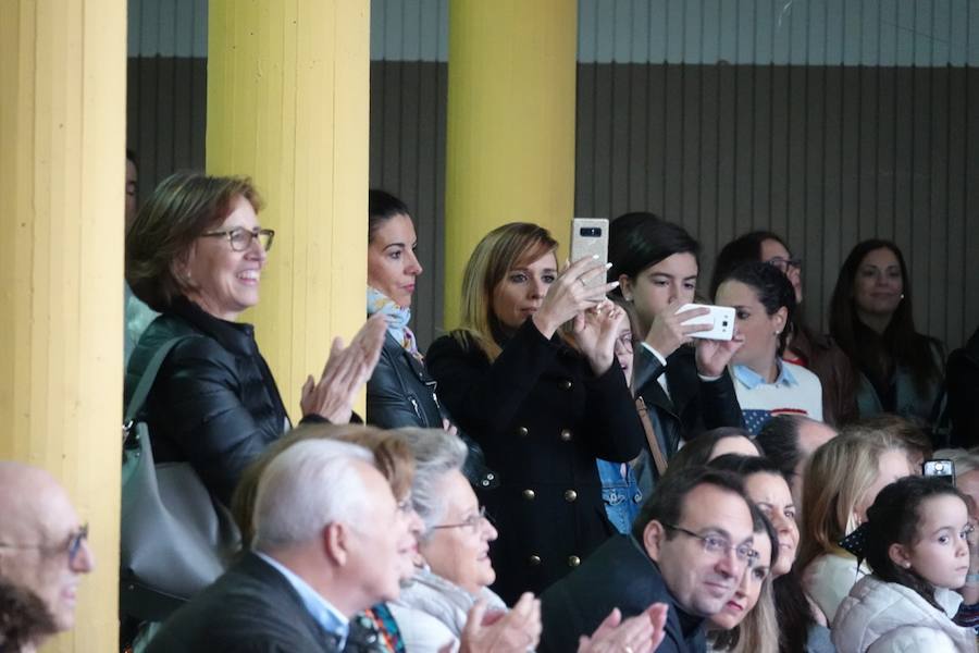 El Colegio La Presentación ha acogido este sábado uin desfile infantil organizado por la Asociación Diseño y Moda, cuya recaudación va destinada al proyecto 'Pídeme La Luna'