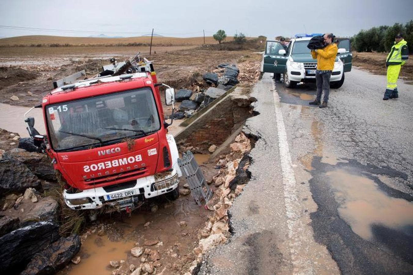 Las mejores imágenes de las lluvias torrenciales que han provocado la muerte de un bombero y numerosos destrozos en la provincia de Málaga